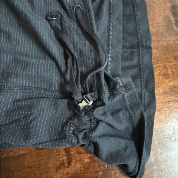 Lululemon Tame Me Black Tank Top Cinch Waist Active Top Size XS 2 - Picture 7 of 7